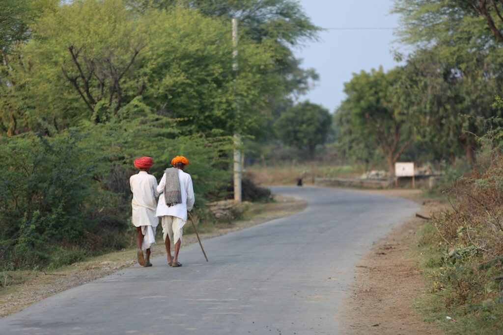 Illustrative rural walking photograph, not a street or meeting in San Ardo