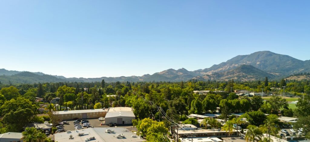 Aerial landscape of Calistoga, vineyards and mountains in Napa Valley, California. Photo: Peter Muniz / Unsplash.